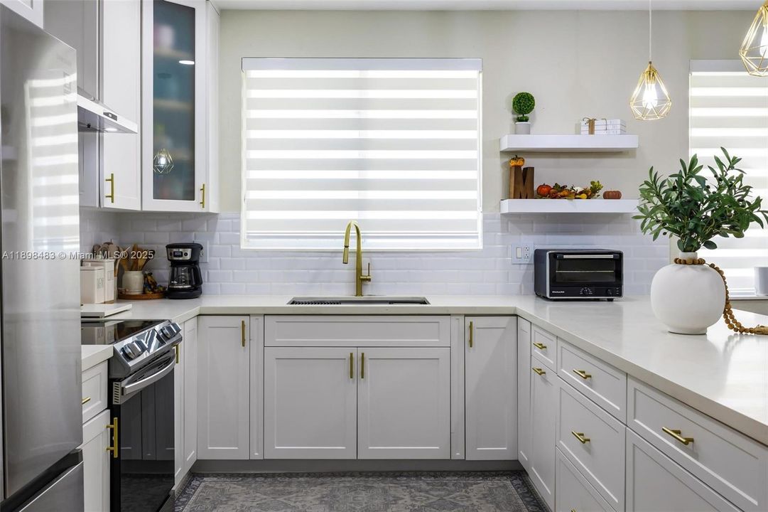 For Sale: $625,000 (3 beds, 2 baths, 1829 Square Feet)