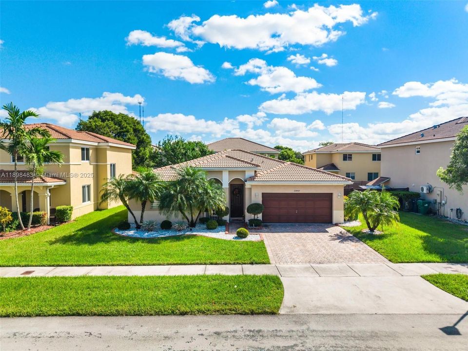 For Sale: $625,000 (3 beds, 2 baths, 1829 Square Feet)