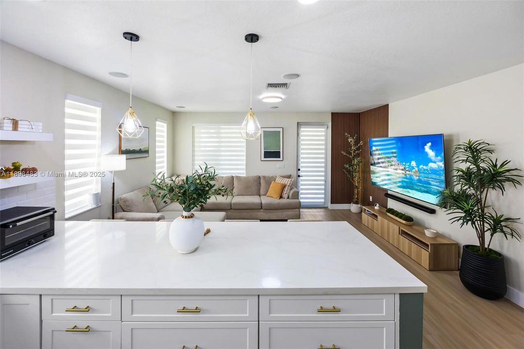 For Sale: $625,000 (3 beds, 2 baths, 1829 Square Feet)