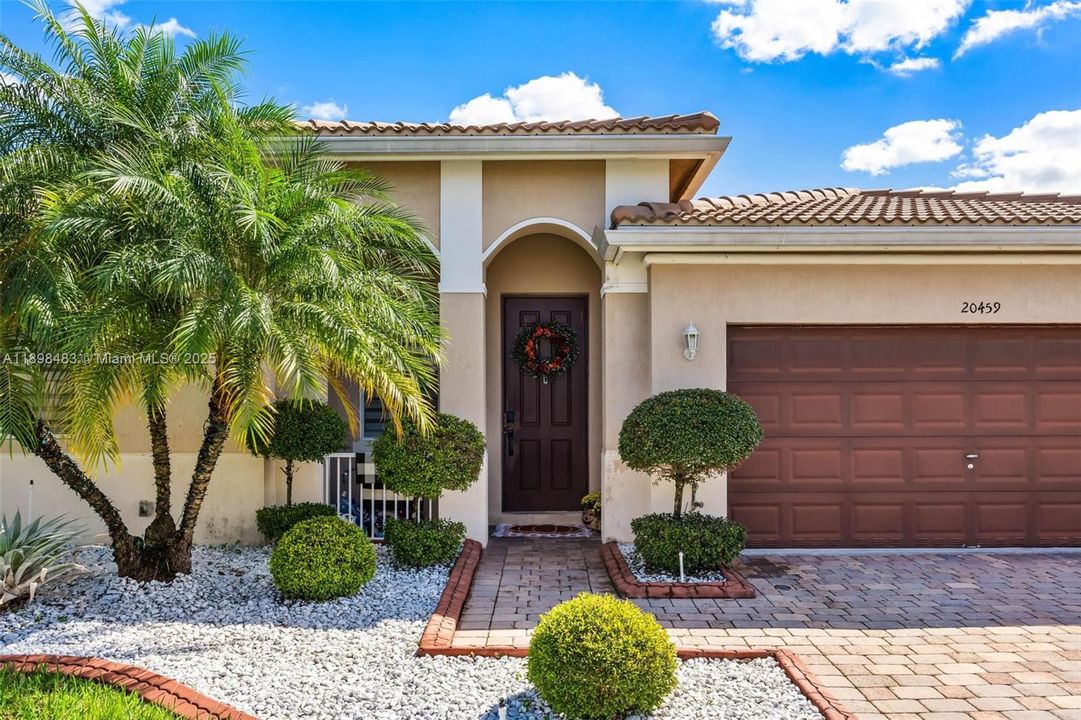 For Sale: $625,000 (3 beds, 2 baths, 1829 Square Feet)