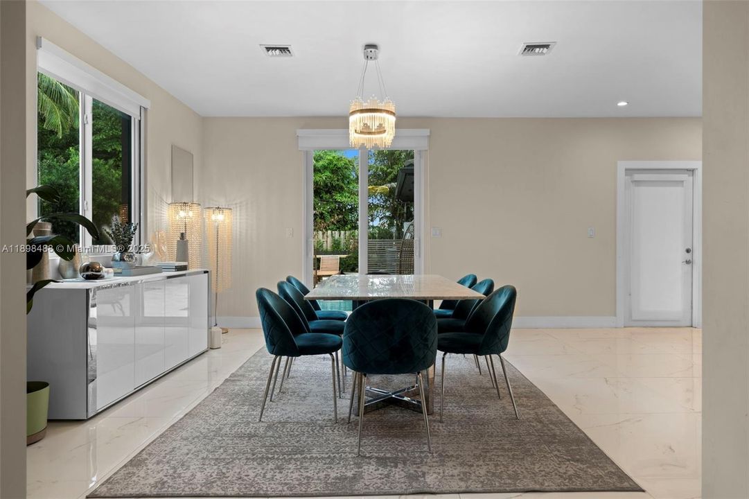 For Sale: $2,349,999 (4 beds, 3 baths, 3121 Square Feet)