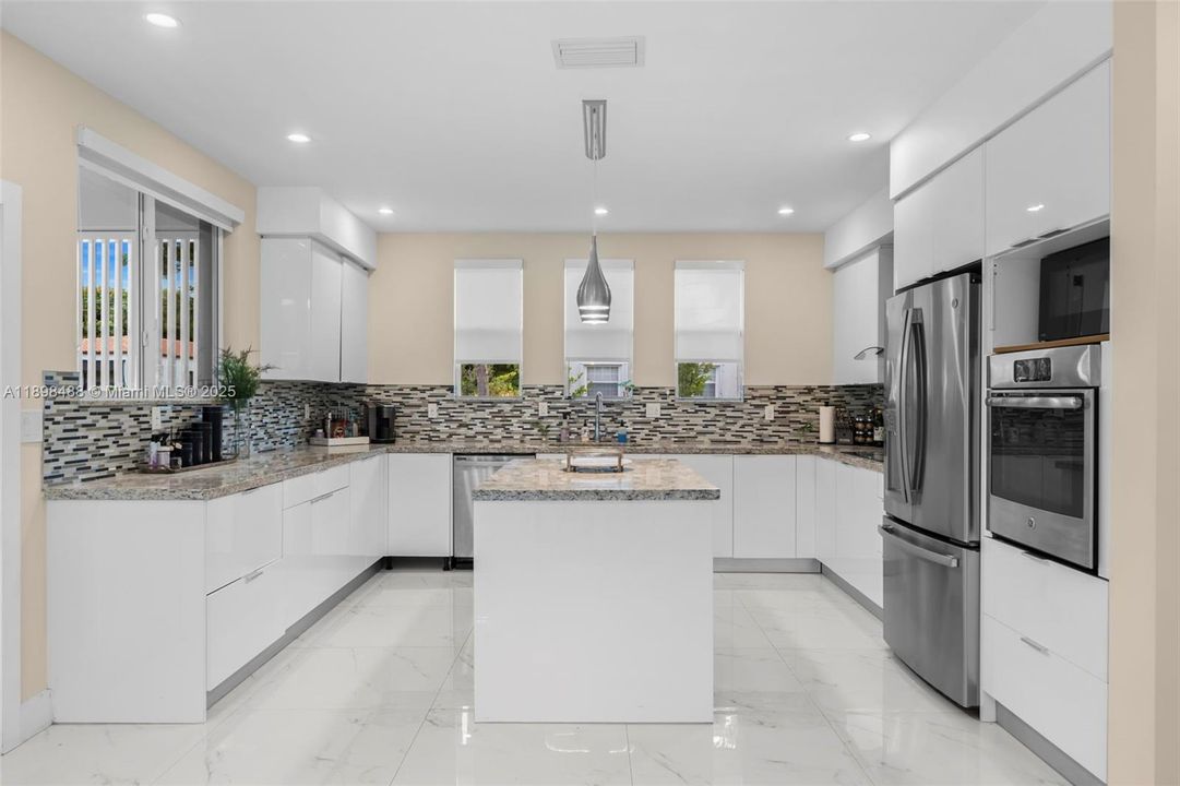 For Sale: $2,349,999 (4 beds, 3 baths, 3121 Square Feet)