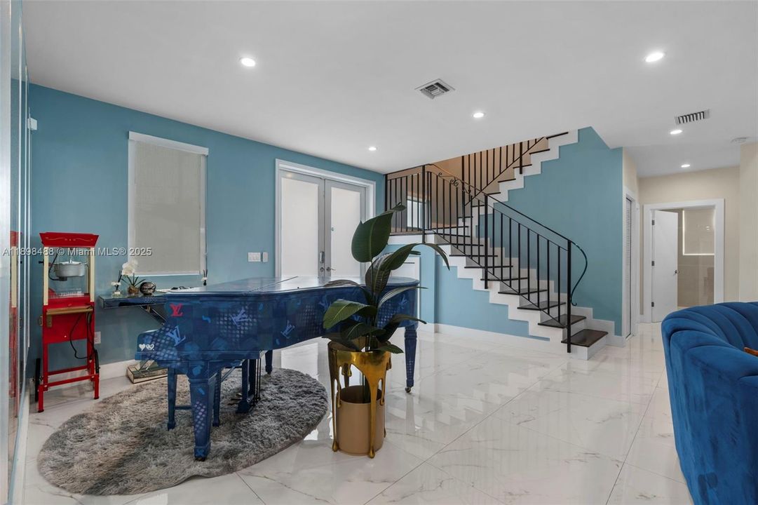 For Sale: $2,349,999 (4 beds, 3 baths, 3121 Square Feet)