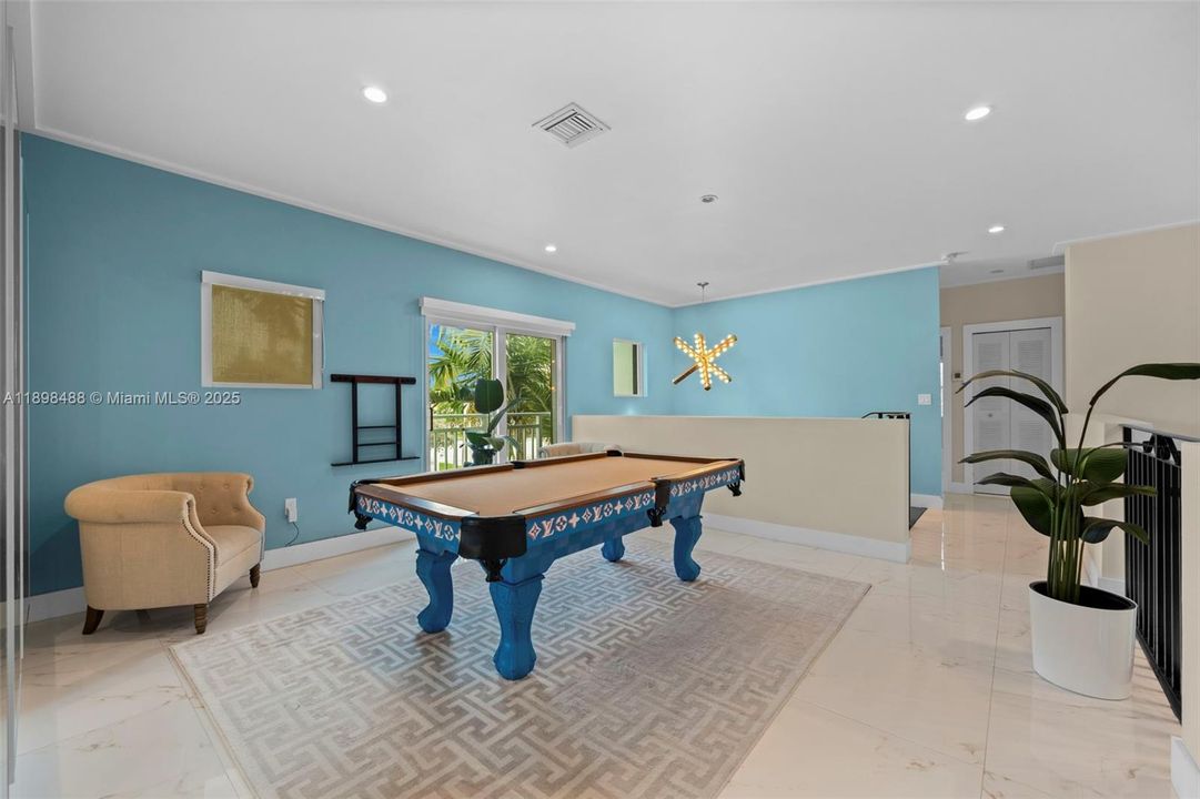 For Sale: $2,349,999 (4 beds, 3 baths, 3121 Square Feet)