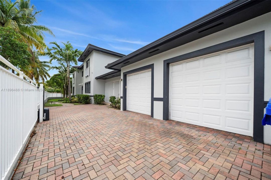 For Sale: $2,349,999 (4 beds, 3 baths, 3121 Square Feet)