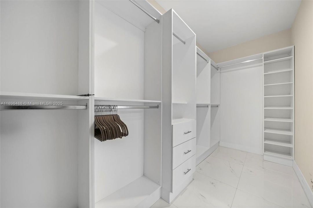 For Sale: $2,349,999 (4 beds, 3 baths, 3121 Square Feet)