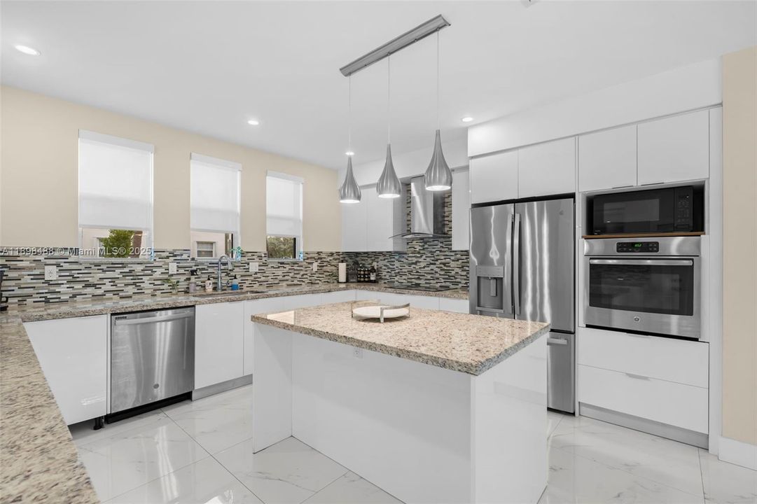 For Sale: $2,349,999 (4 beds, 3 baths, 3121 Square Feet)