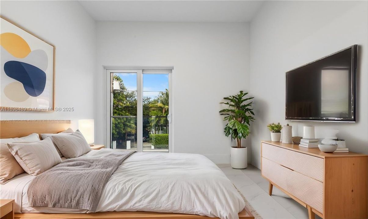 Под контрактом: $9,500 (3 спален, 3 ванн, 2112 Квадратных фут)