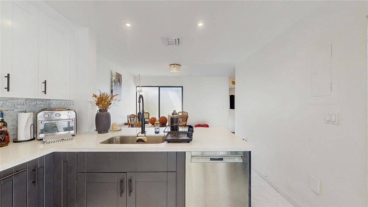 For Sale: $545,000 (3 beds, 2 baths, 1484 Square Feet)