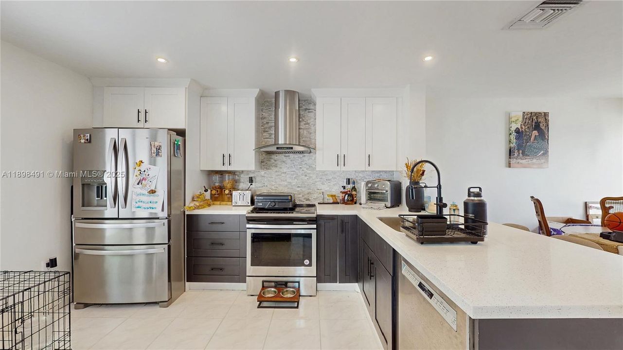 For Sale: $545,000 (3 beds, 2 baths, 1484 Square Feet)