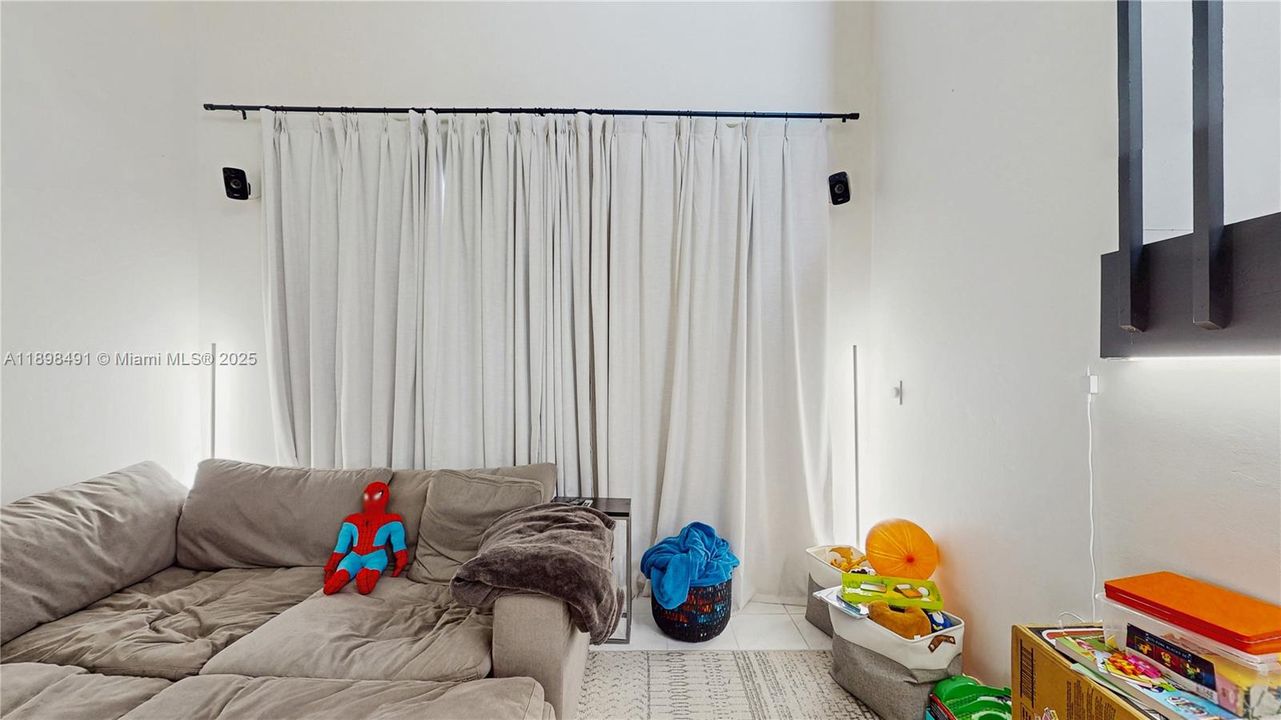 For Sale: $545,000 (3 beds, 2 baths, 1484 Square Feet)