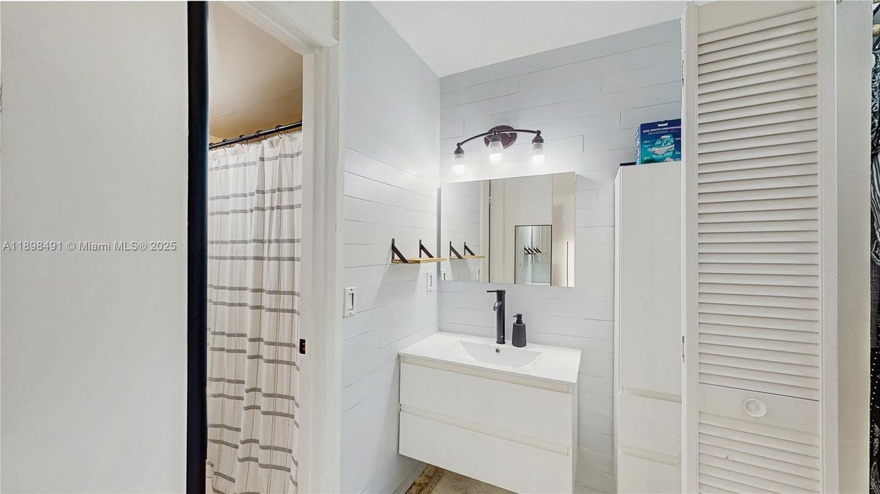 For Sale: $545,000 (3 beds, 2 baths, 1484 Square Feet)