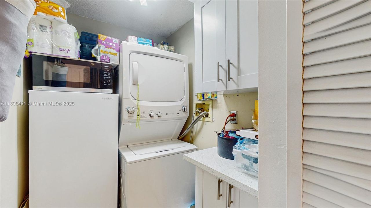 For Sale: $545,000 (3 beds, 2 baths, 1484 Square Feet)