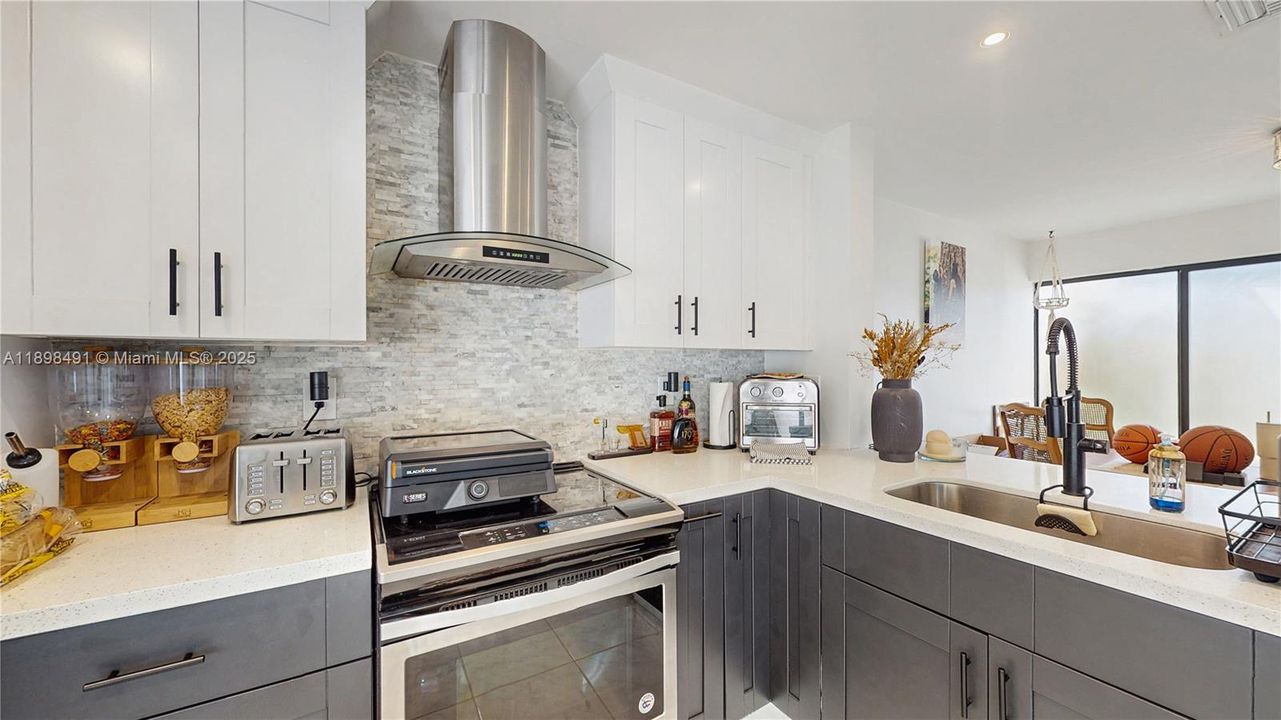 For Sale: $545,000 (3 beds, 2 baths, 1484 Square Feet)