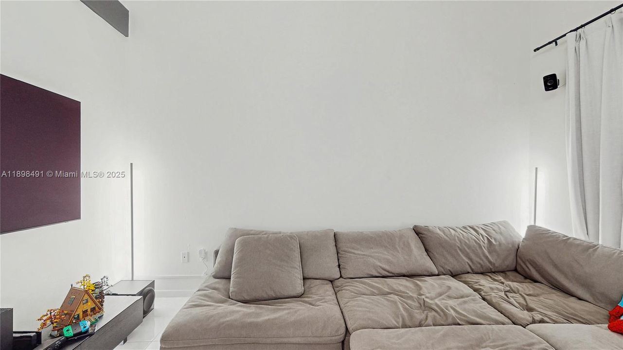 For Sale: $545,000 (3 beds, 2 baths, 1484 Square Feet)