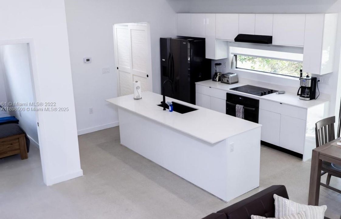 Recently Rented: $5,500 (4 beds, 3 baths, 2319 Square Feet)