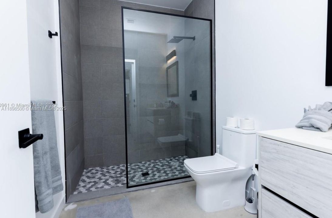 Recently Rented: $5,500 (4 beds, 3 baths, 2319 Square Feet)