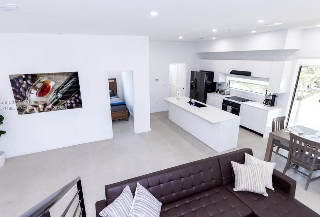 Recently Rented: $5,500 (4 beds, 3 baths, 2319 Square Feet)