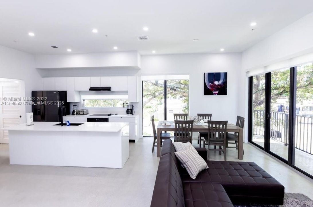 Recently Rented: $5,500 (4 beds, 3 baths, 2319 Square Feet)