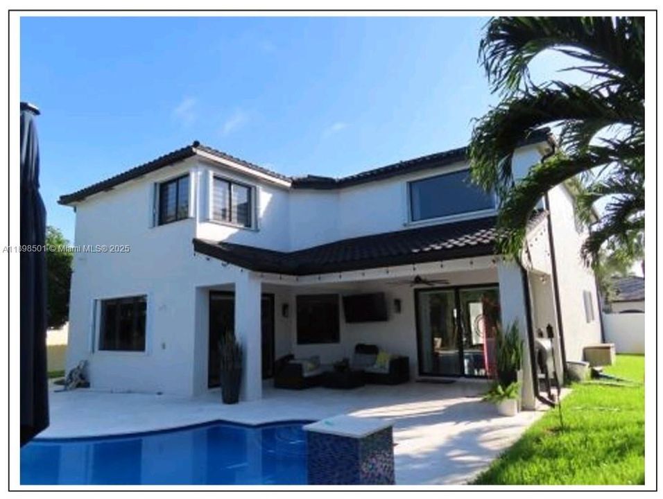 Недавно арендовано: $7,000 (6 спален, 4 ванн, 3912 Квадратных фут)