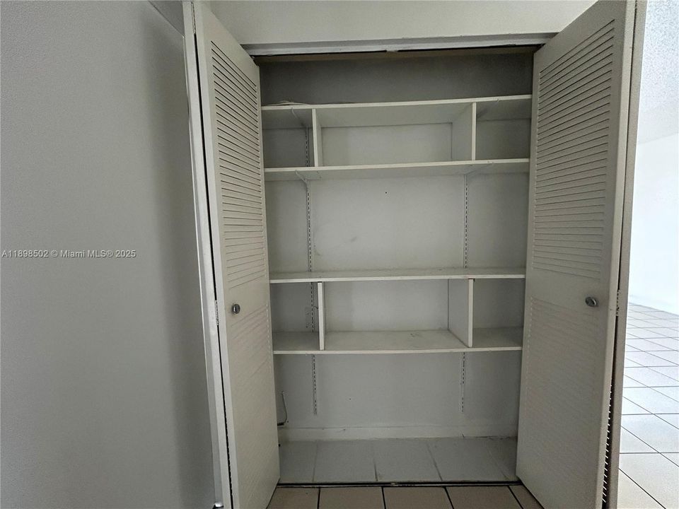 For Sale: $200,000 (2 beds, 2 baths, 898 Square Feet)