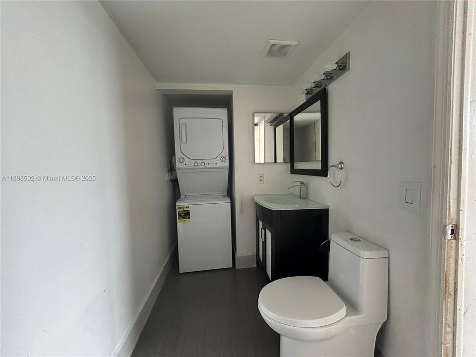 For Sale: $200,000 (2 beds, 2 baths, 898 Square Feet)