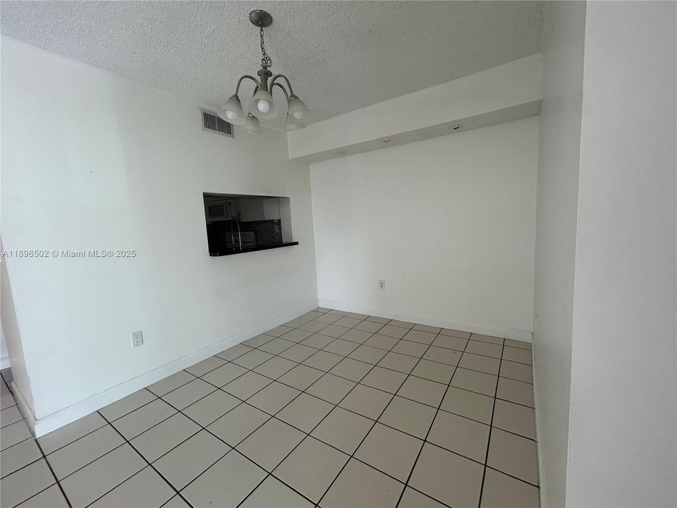 For Sale: $200,000 (2 beds, 2 baths, 898 Square Feet)
