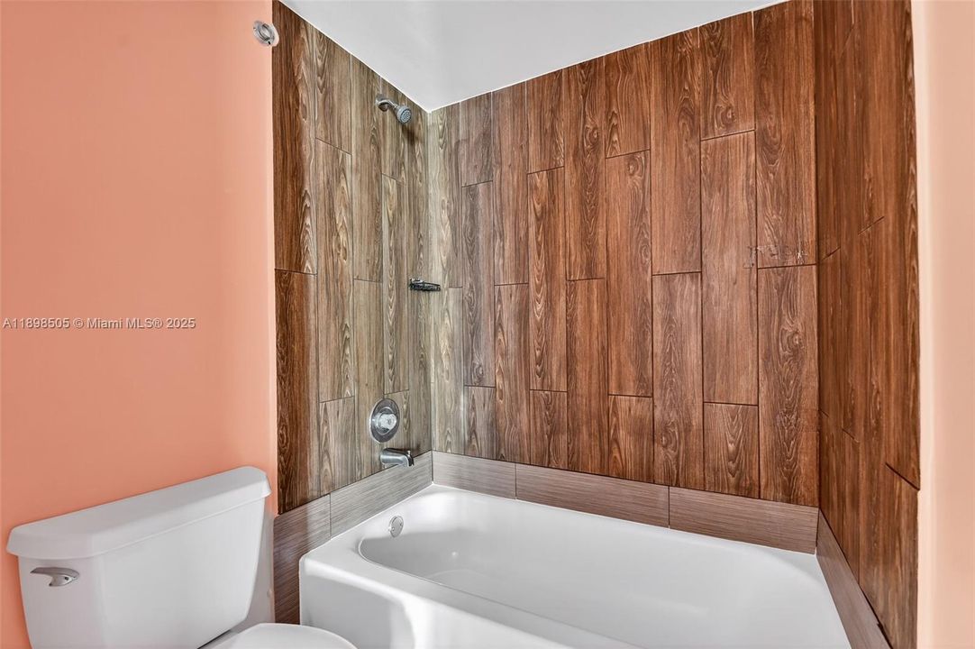 Recently Rented: $2,300 (2 beds, 2 baths, 1235 Square Feet)