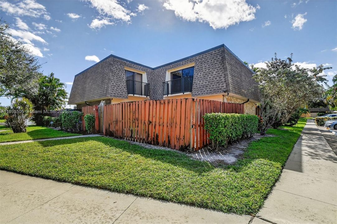 Recently Rented: $2,300 (2 beds, 2 baths, 1235 Square Feet)