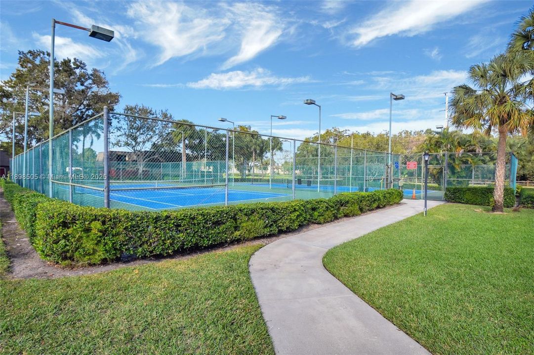 Recently Rented: $2,300 (2 beds, 2 baths, 1235 Square Feet)