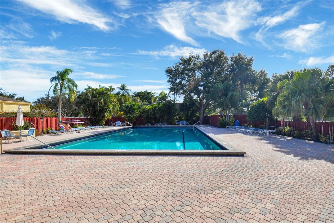 Recently Rented: $2,300 (2 beds, 2 baths, 1235 Square Feet)