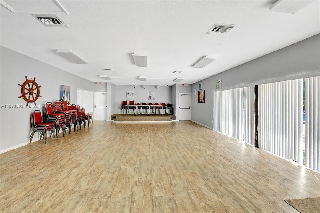 Recently Rented: $2,300 (2 beds, 2 baths, 1235 Square Feet)