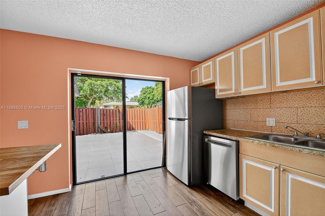 Recently Rented: $2,300 (2 beds, 2 baths, 1235 Square Feet)