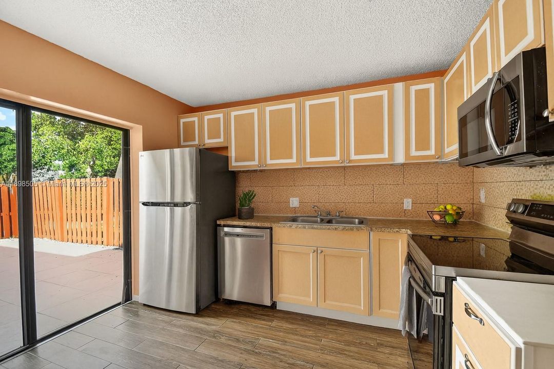 Recently Rented: $2,300 (2 beds, 2 baths, 1235 Square Feet)