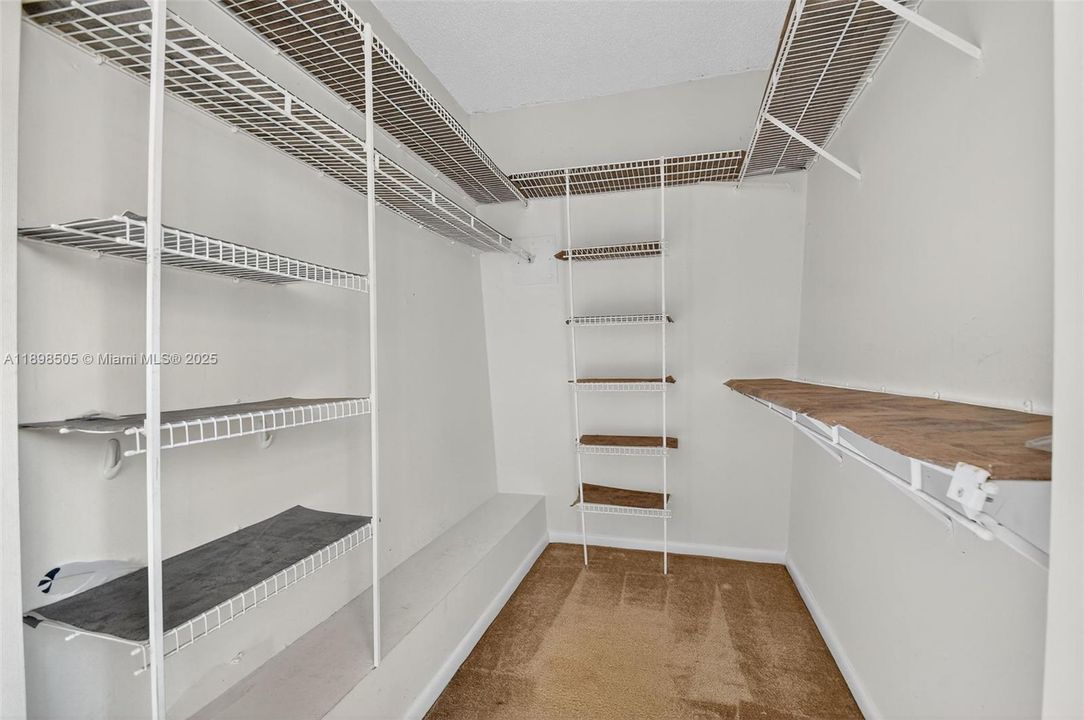 Recently Rented: $2,300 (2 beds, 2 baths, 1235 Square Feet)