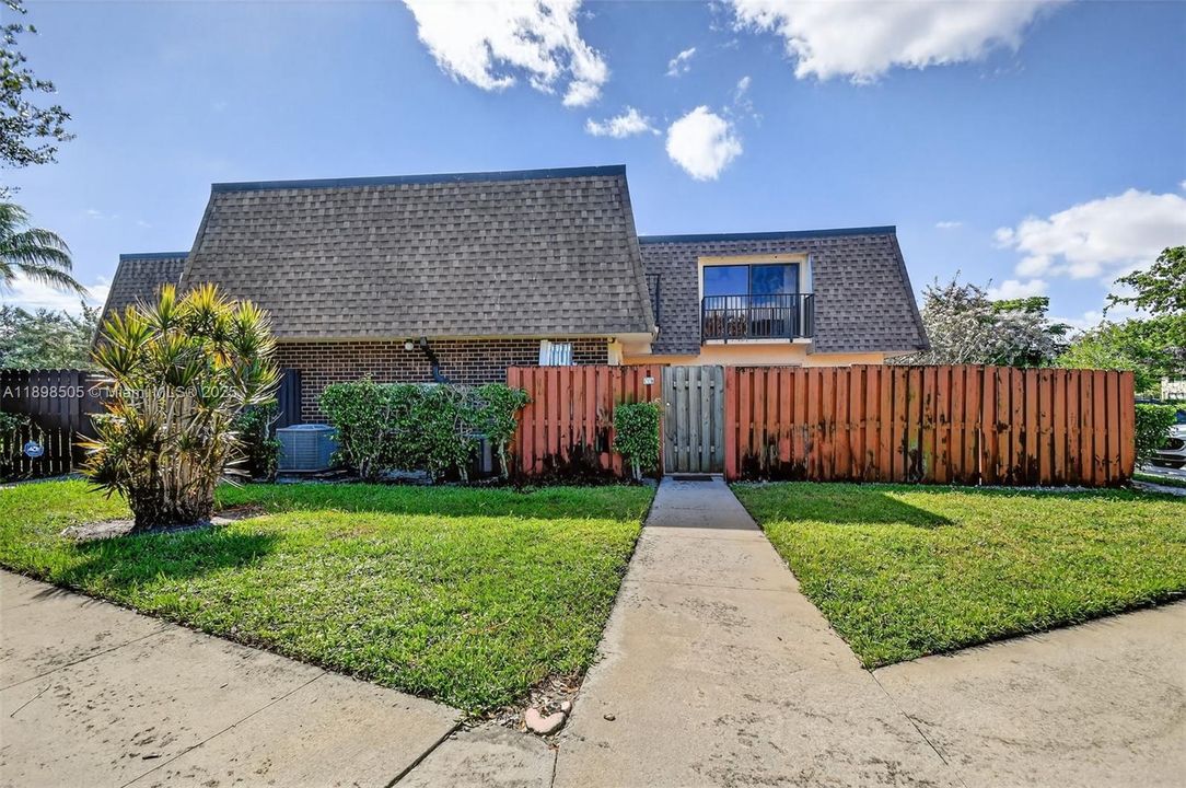 Recently Rented: $2,300 (2 beds, 2 baths, 1235 Square Feet)