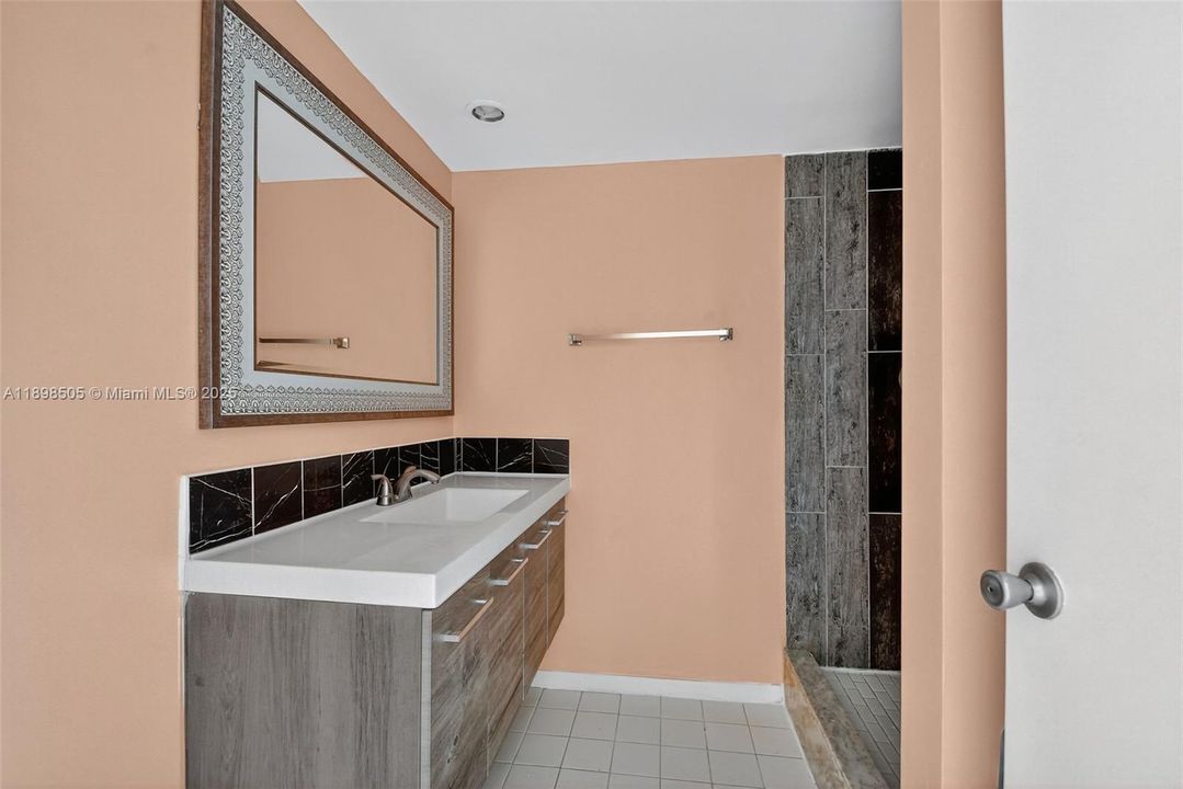 Recently Rented: $2,300 (2 beds, 2 baths, 1235 Square Feet)