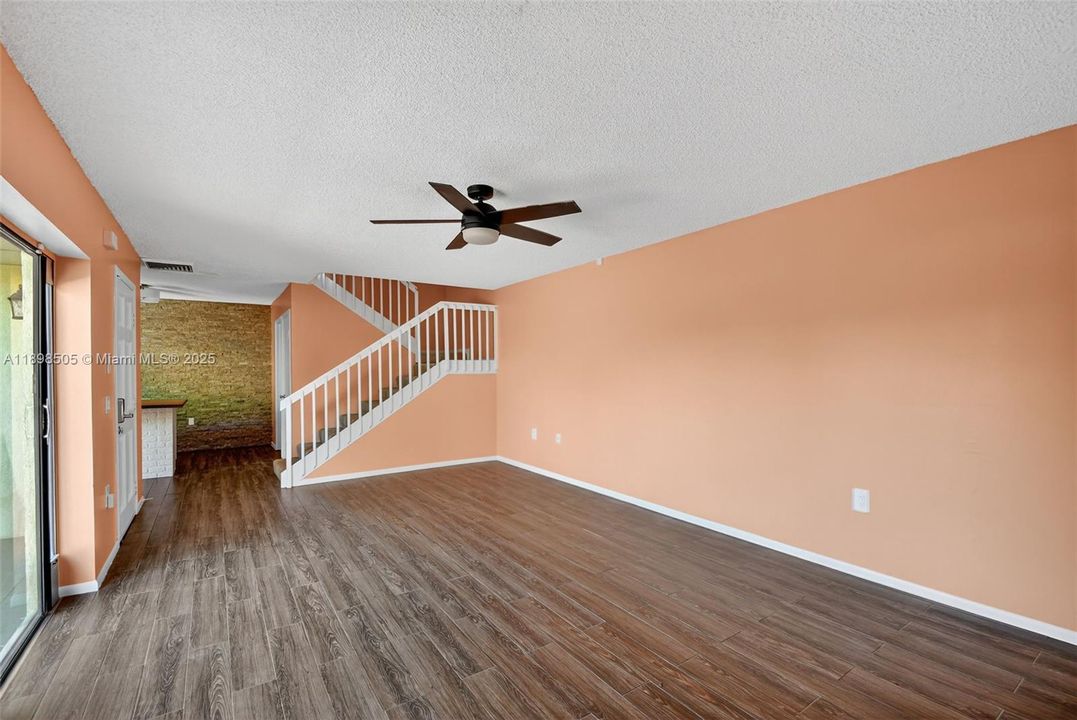 Recently Rented: $2,300 (2 beds, 2 baths, 1235 Square Feet)