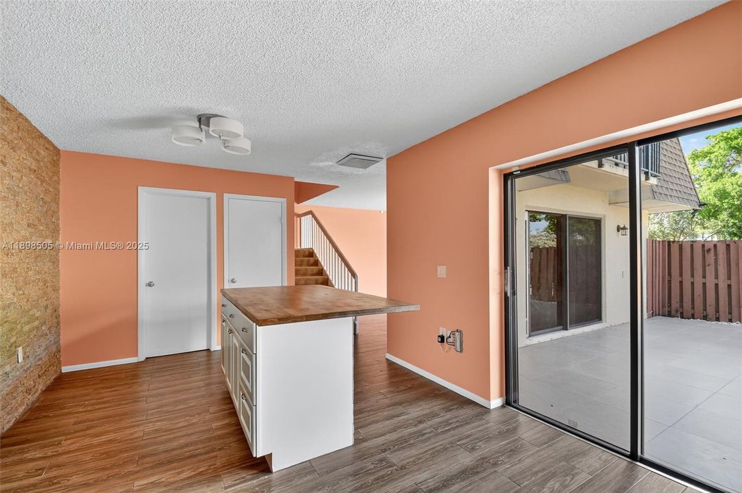 Recently Rented: $2,300 (2 beds, 2 baths, 1235 Square Feet)