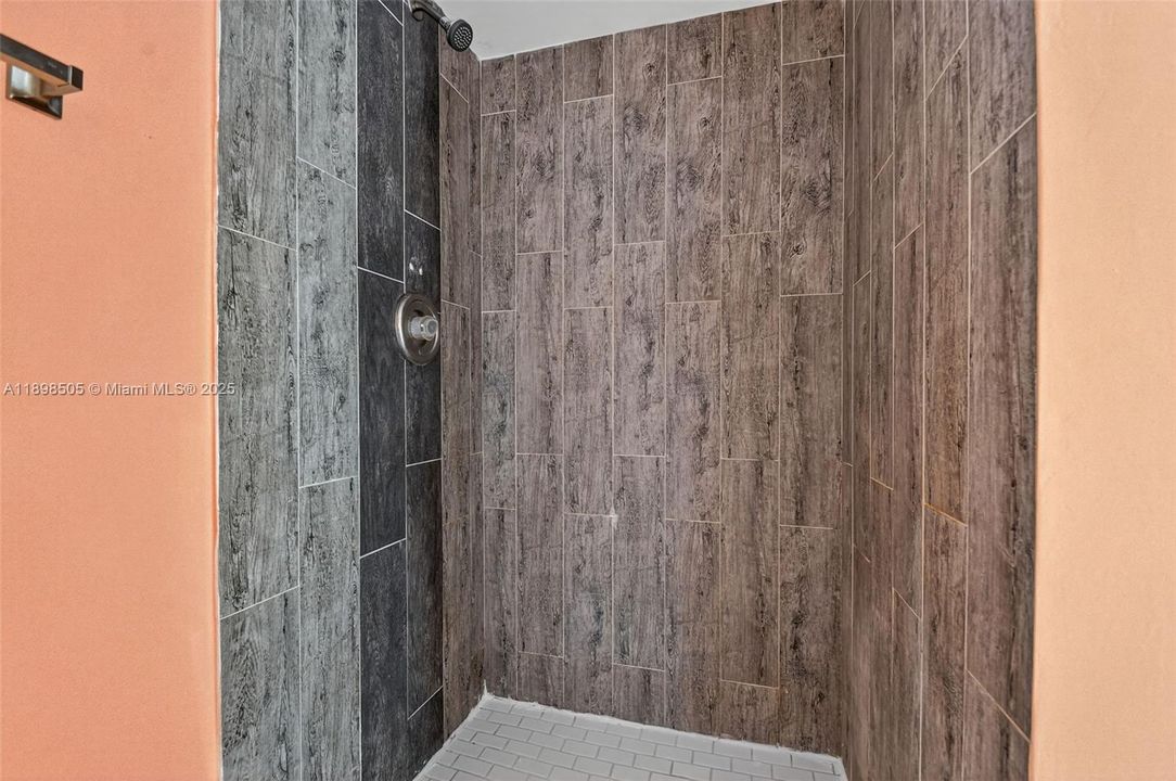 Recently Rented: $2,300 (2 beds, 2 baths, 1235 Square Feet)