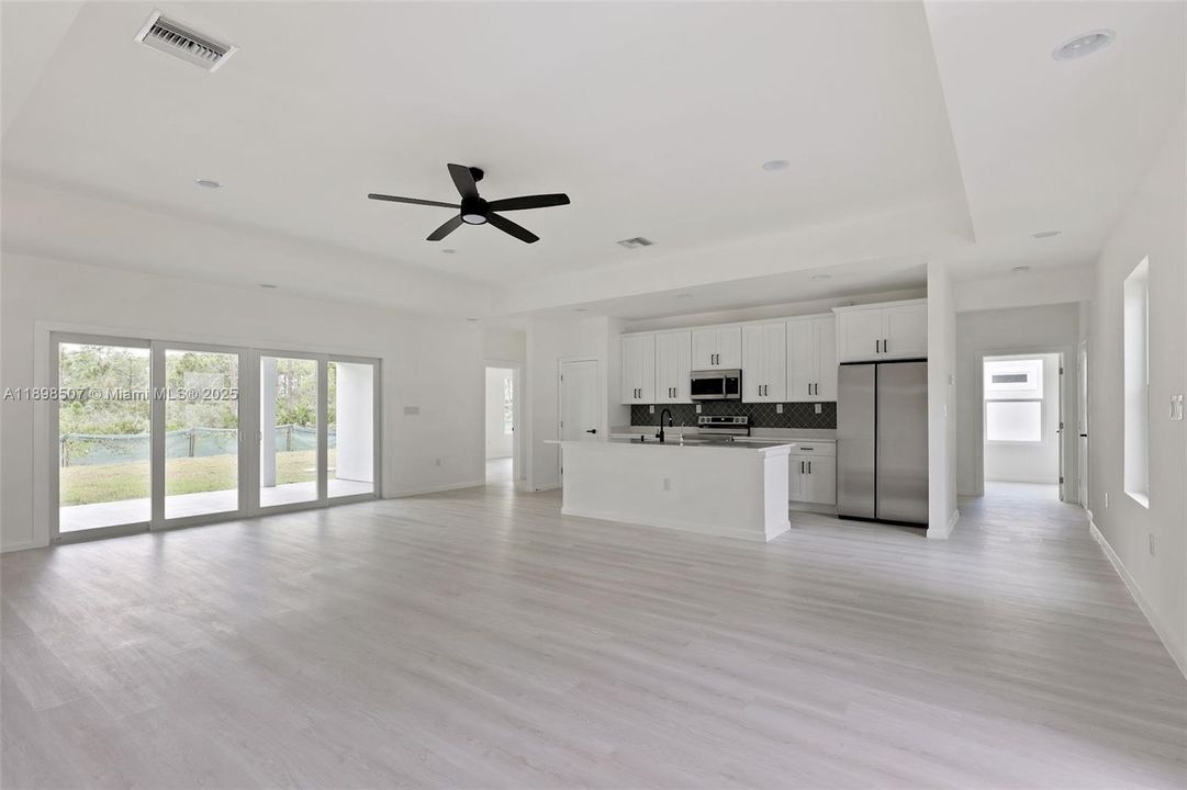 出租: $2,900 (4 贝兹, 3 浴室, 2155 平方英尺)