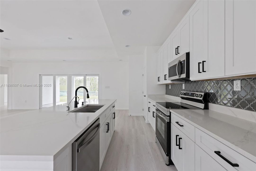 出租: $2,900 (4 贝兹, 3 浴室, 2155 平方英尺)