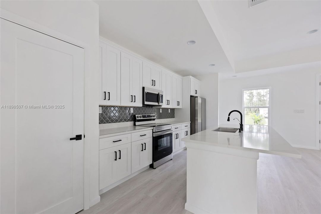 出租: $2,900 (4 贝兹, 3 浴室, 2155 平方英尺)