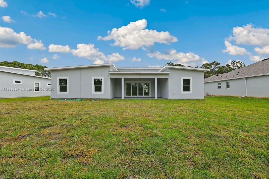 出租: $2,900 (4 贝兹, 3 浴室, 2155 平方英尺)