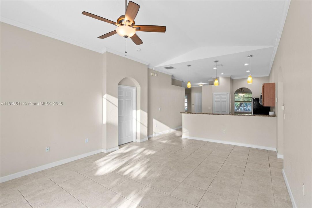 На продажу: $669,500 (3 спален, 2 ванн, 2062 Квадратных фут)