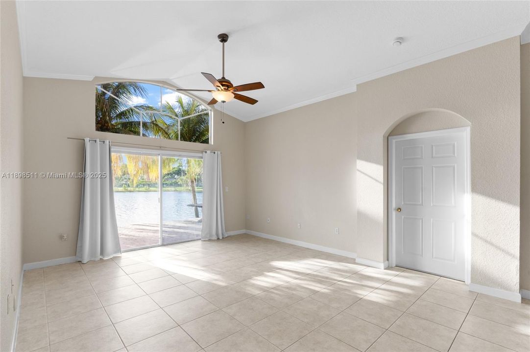 На продажу: $669,500 (3 спален, 2 ванн, 2062 Квадратных фут)