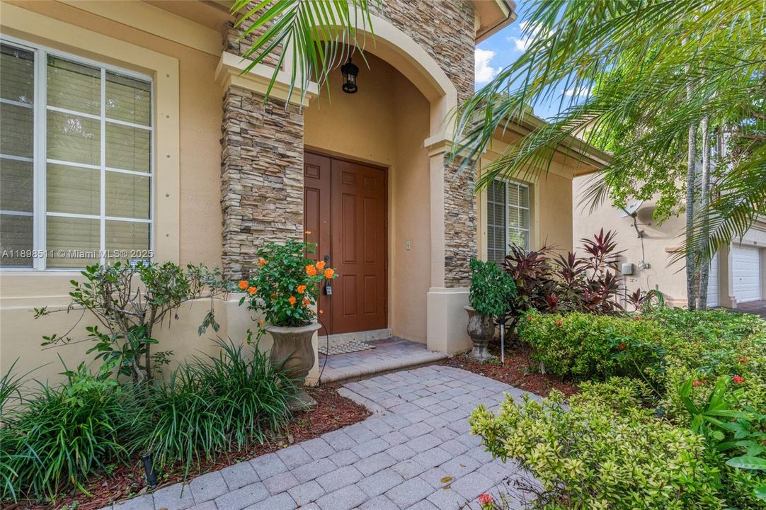 На продажу: $669,500 (3 спален, 2 ванн, 2062 Квадратных фут)