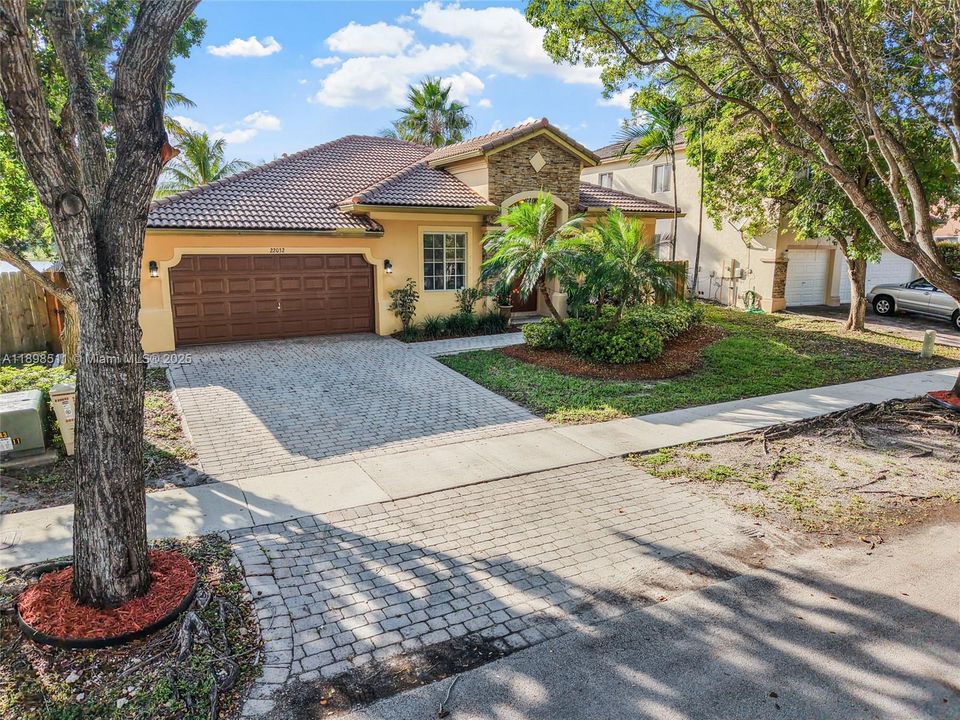 На продажу: $669,500 (3 спален, 2 ванн, 2062 Квадратных фут)