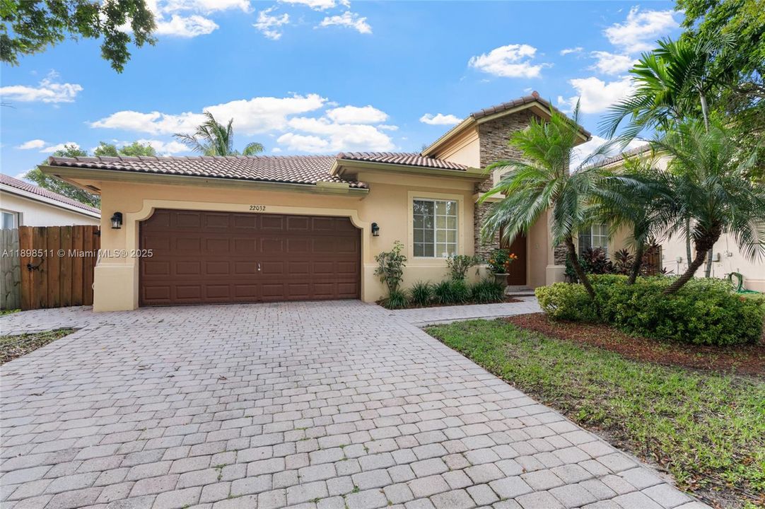 На продажу: $669,500 (3 спален, 2 ванн, 2062 Квадратных фут)