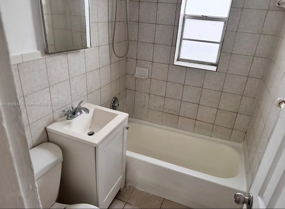 В аренду: $1,300 (1 спален, 1 ванн, 11132 Квадратных фут)